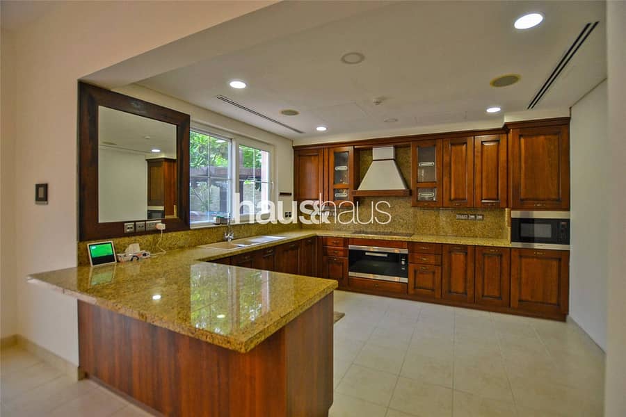 Exclusive | Vastu | Large Internal Plot