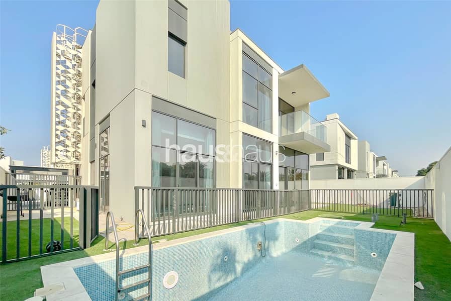 SingleRow | 4 Bed Large | Swimming Pool