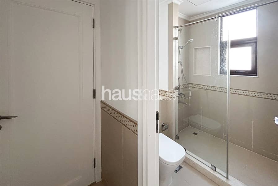 Available | End unit | Opposite Park | White Wood - Image 9