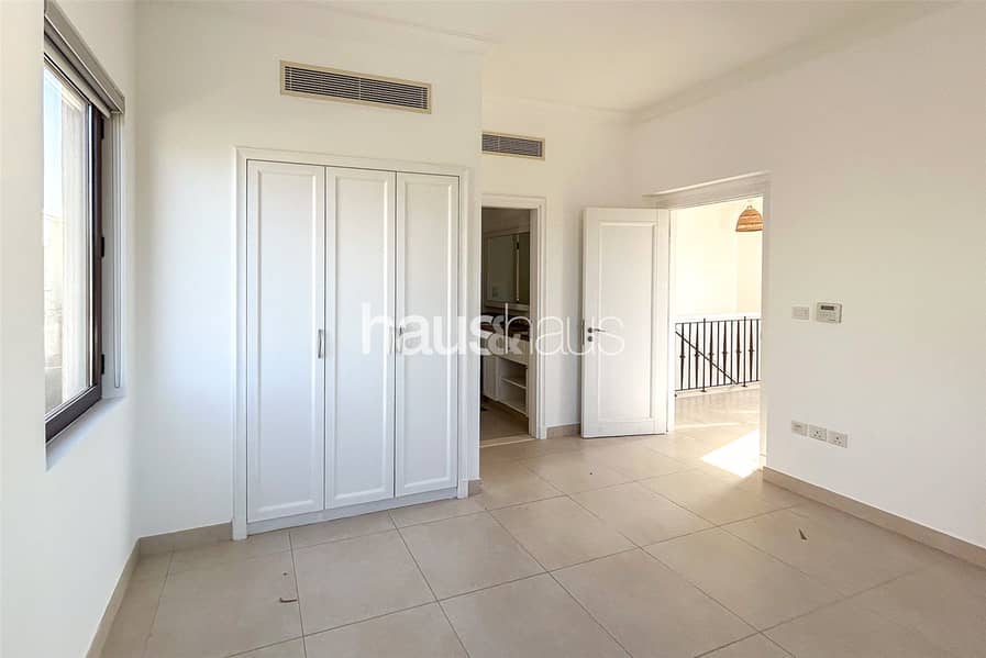 Available | End unit | Opposite Park | White Wood - Image 10