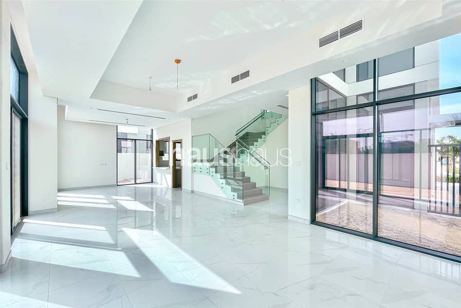 SingleRow | 4 Bed Large | Swimming Pool