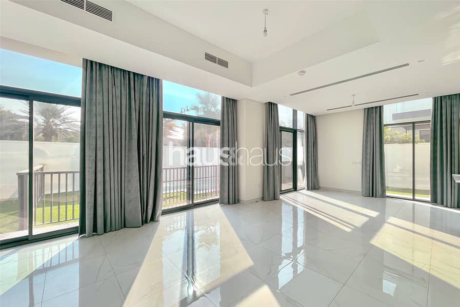 SingleRow | 4 Bed Large | Swimming Pool