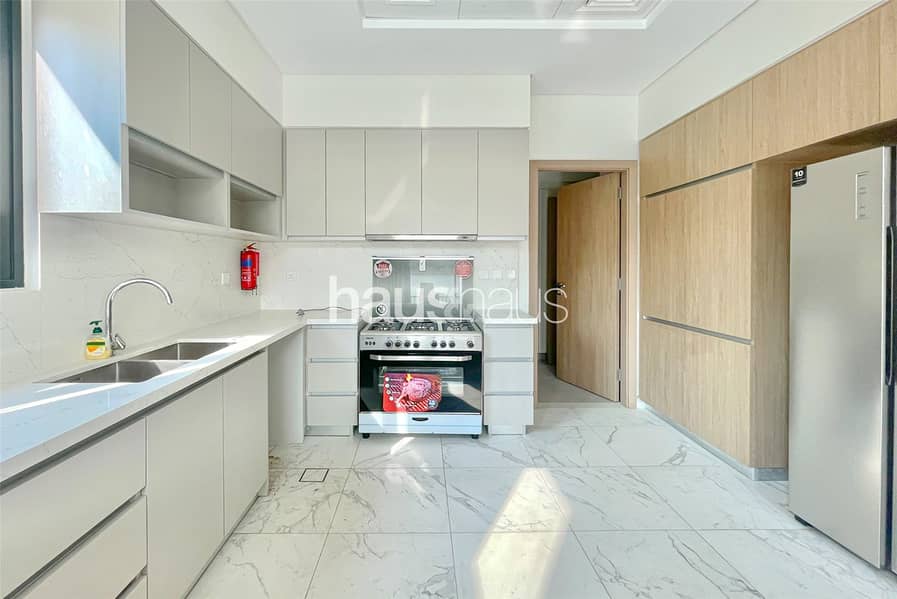 SingleRow | 4 Bed Large | Swimming Pool