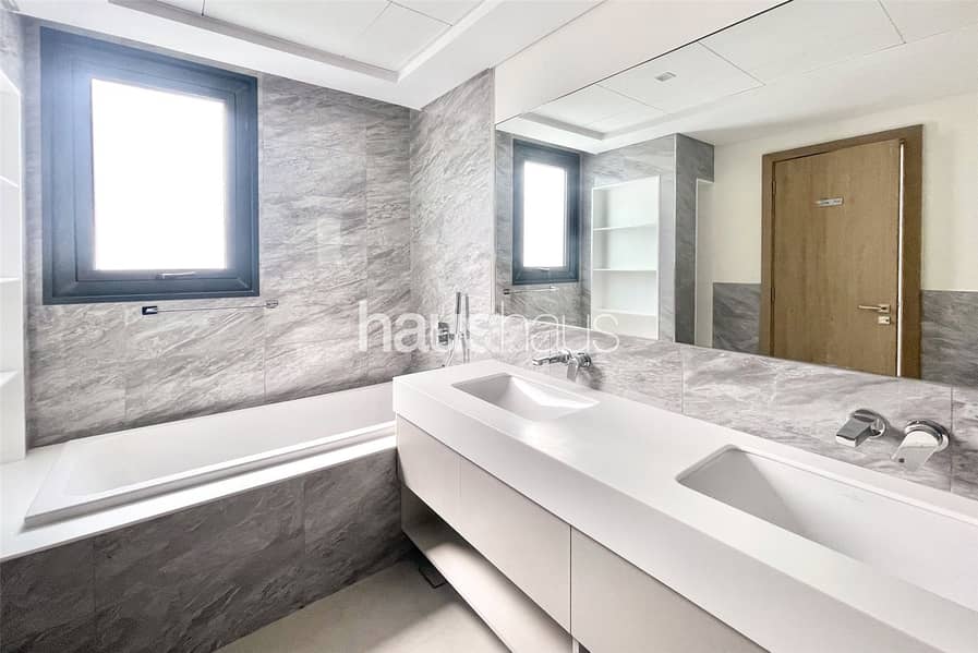 SingleRow | 4 Bed Large | Swimming Pool - Image 7