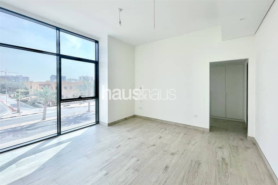 SingleRow | 4 Bed Large | Swimming Pool - Image 8