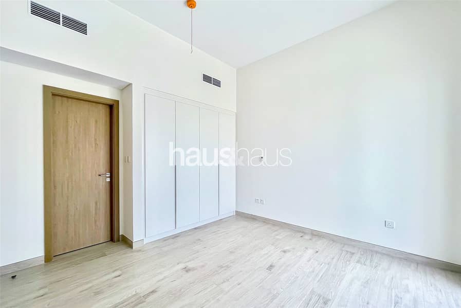 SingleRow | 4 Bed Large | Swimming Pool - Image 10