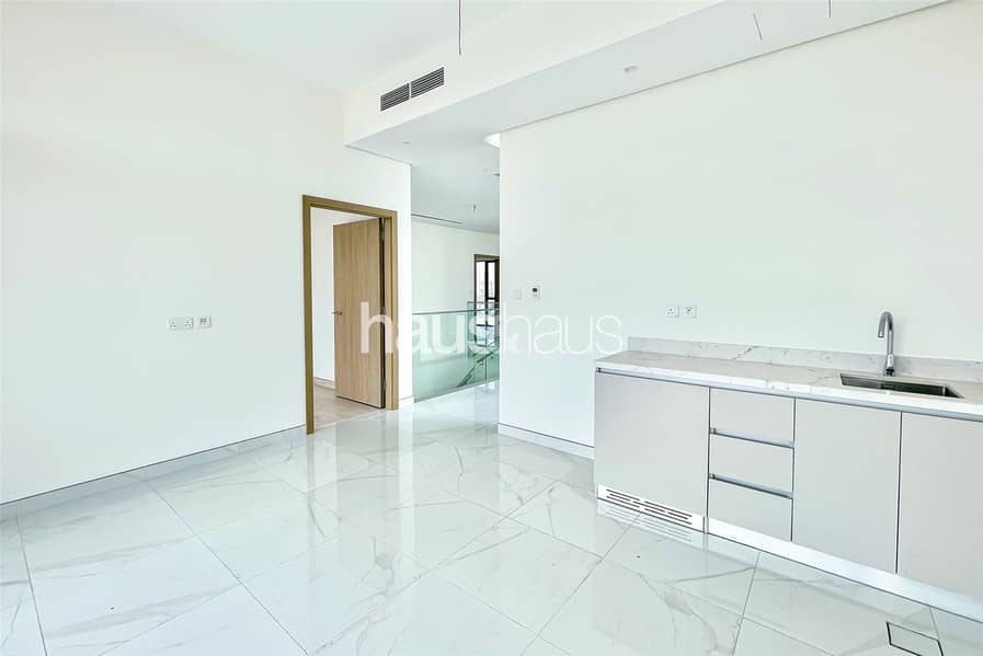 SingleRow | 4 Bed Large | Swimming Pool - Image 12