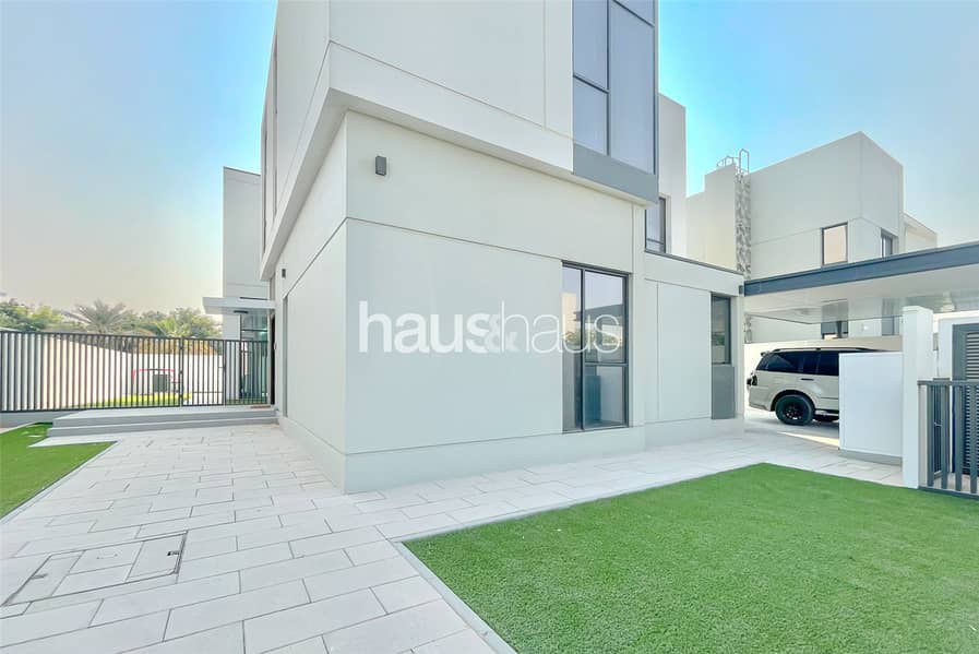 SingleRow | 4 Bed Large | Swimming Pool - Image 13