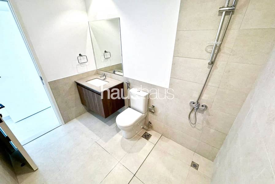 Huge Corner Unit | Single Row | Well Maintained - Image 13