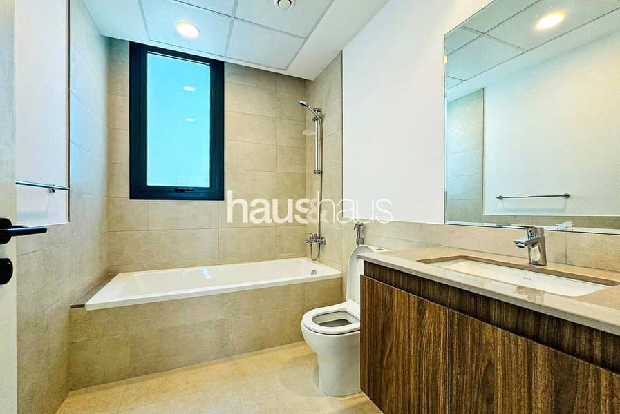 Huge Corner Unit | Single Row | Well Maintained - Image 15