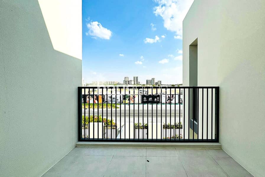 Huge Corner Unit | Single Row | Well Maintained - Image 17