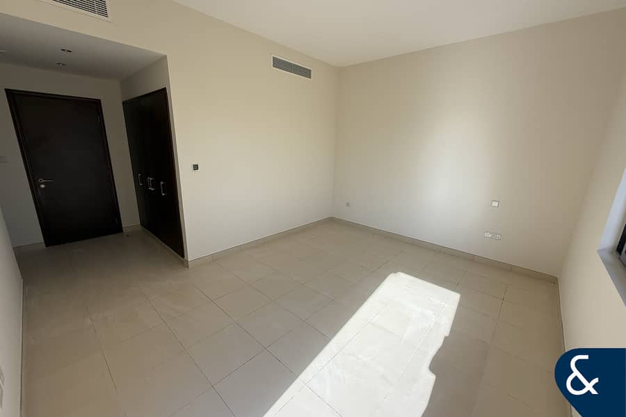 Vacant | Spacious | Landscaped l 4 Beds - Image 12