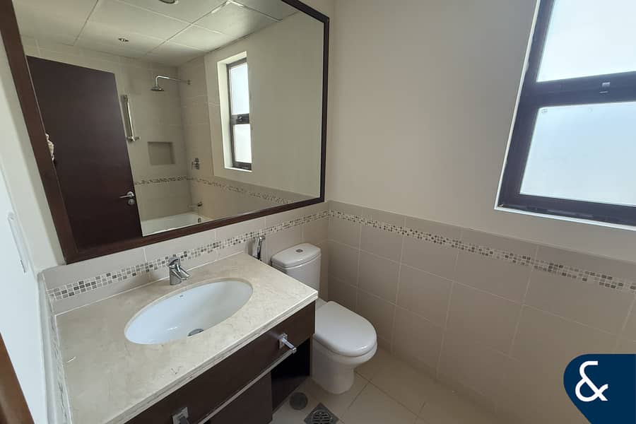 Vacant | Spacious | Landscaped l 4 Beds - Image 18