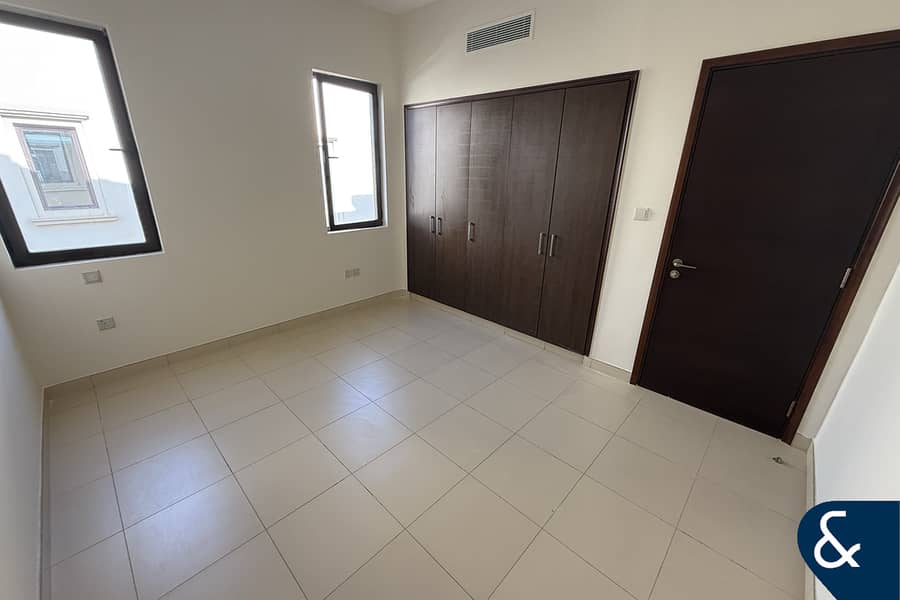 Vacant | Spacious | Landscaped l 4 Beds - Image 21