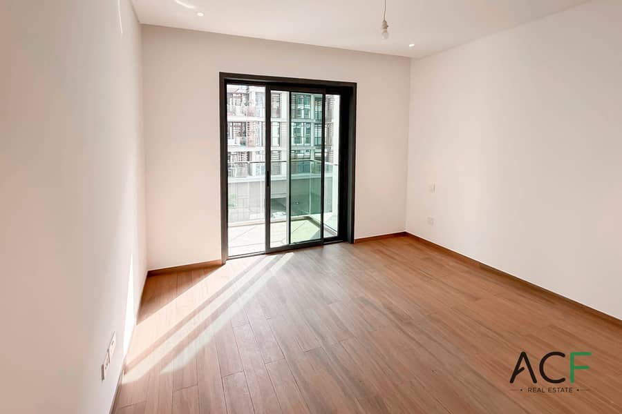 Bright | Spacious Living Area | Brand New