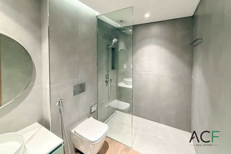 Bright | Spacious Living Area | Brand New