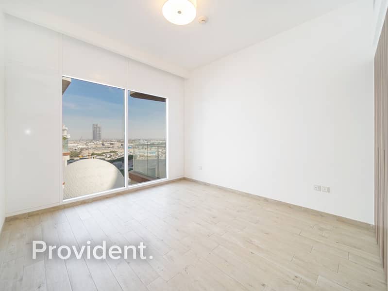 Spacious 2BR | Prime Location | Elegant Design - Image 9