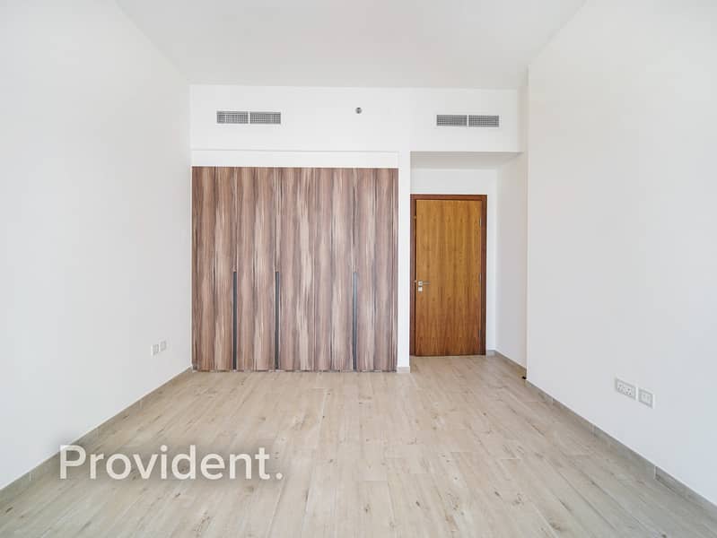 Spacious 2BR | Prime Location | Elegant Design - Image 11