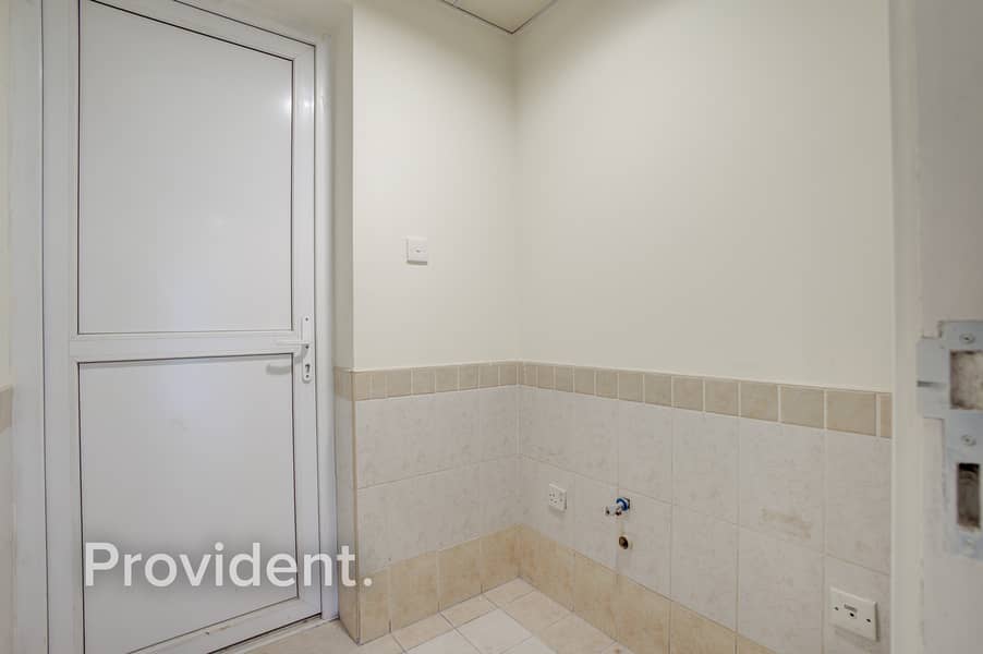 Immaculate Condition | Middle Unit | Close to Park - Image 7