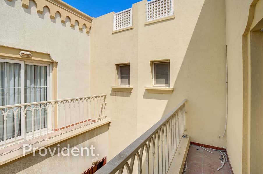 Immaculate Condition | Middle Unit | Close to Park - Image 11