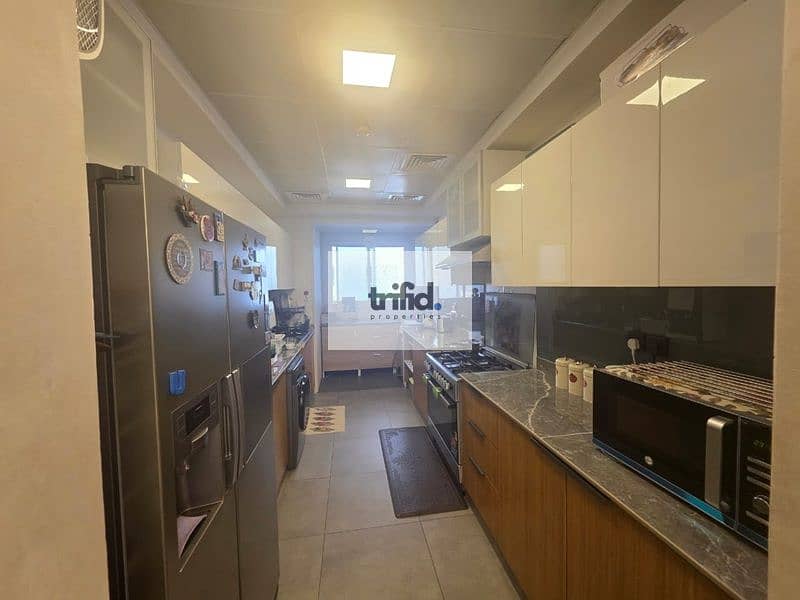 FULLY RENOVATED | PRIVATE LIFT | PRIME LOCATION - Image 7