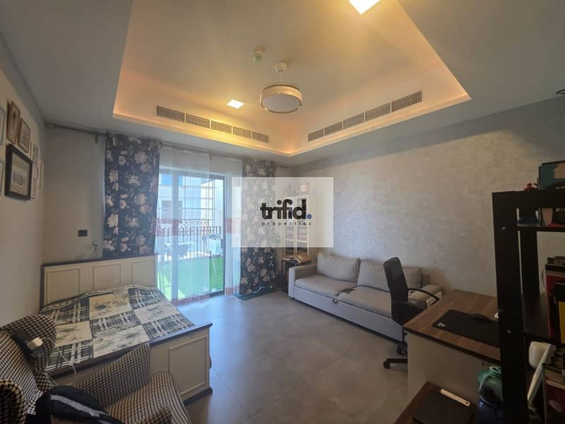 FULLY RENOVATED | PRIVATE LIFT | PRIME LOCATION - Image 10