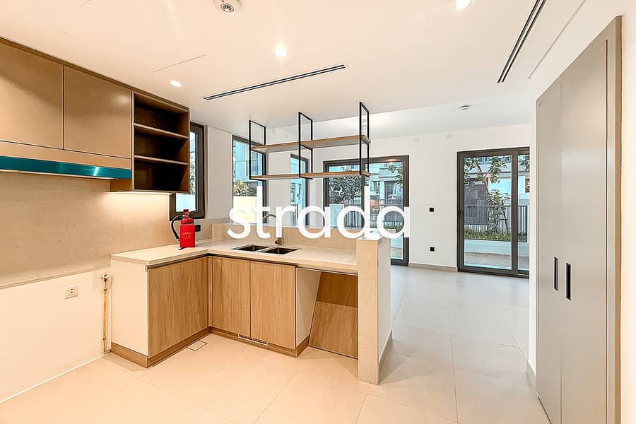 Internal location | Brand new | Available