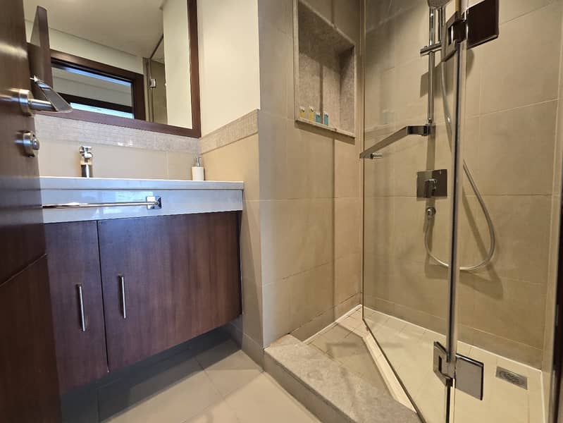 Stunning 3 Bed + Maid | Downtown | Burj Khalifa View - Image 11