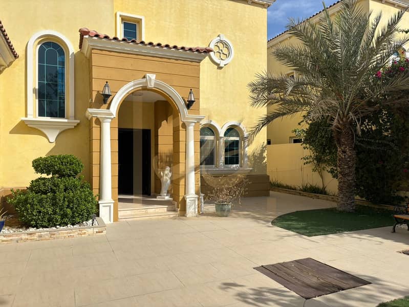 Single Row | Private Pool | Vacant