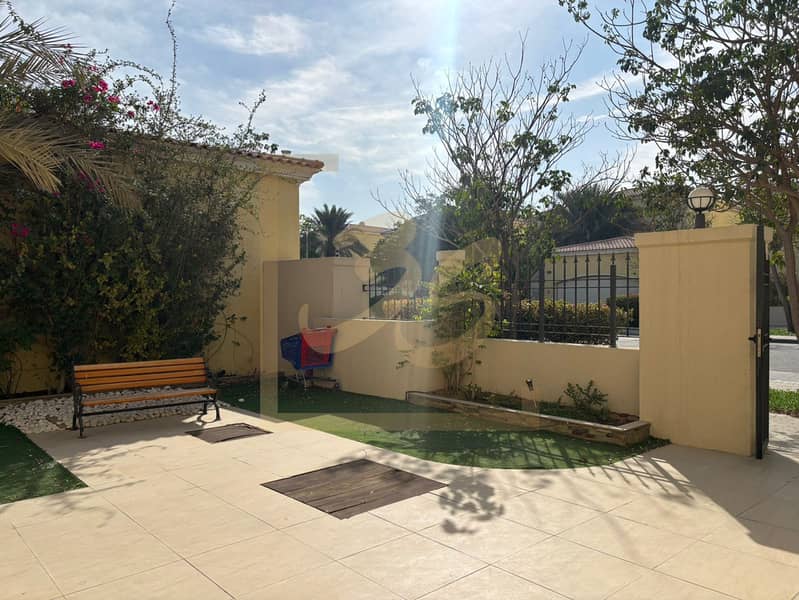 Single Row | Private Pool | Vacant - Image 6