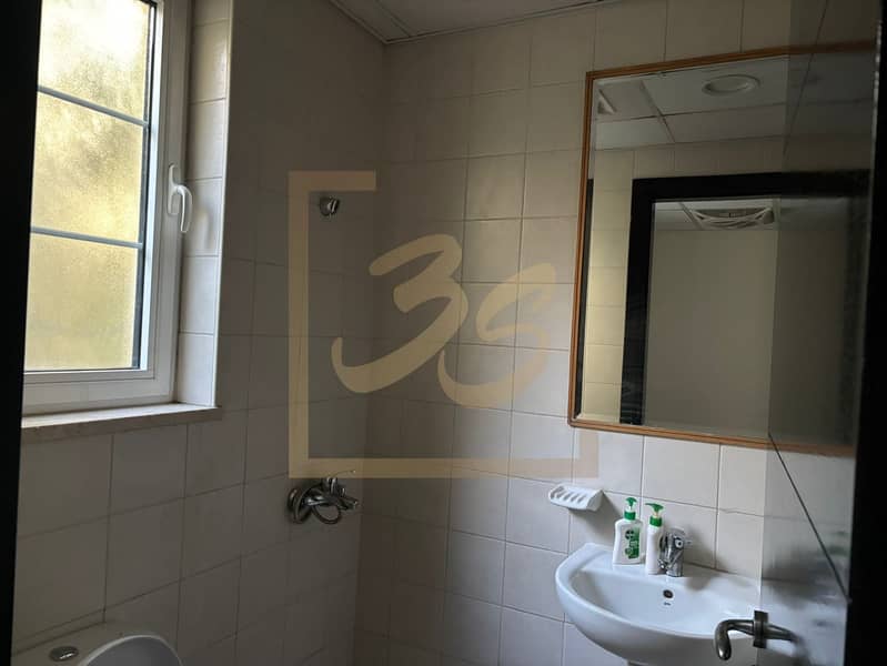 Single Row | Private Pool | Vacant - Image 17