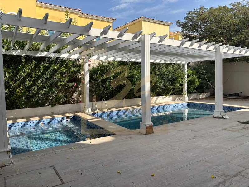 Single Row | Private Pool | Vacant