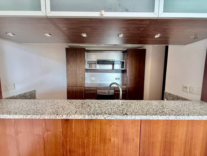 Lake View - Furnished - Spacious - Chiller Free - Image 11