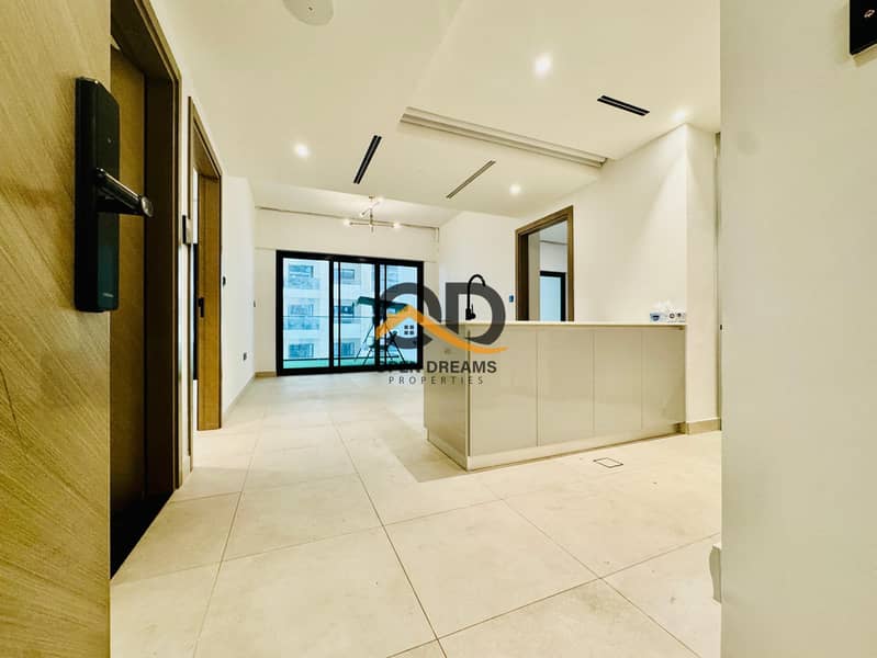 Modern 2BR Smart Home | Pool View | 1/4 Cheques |