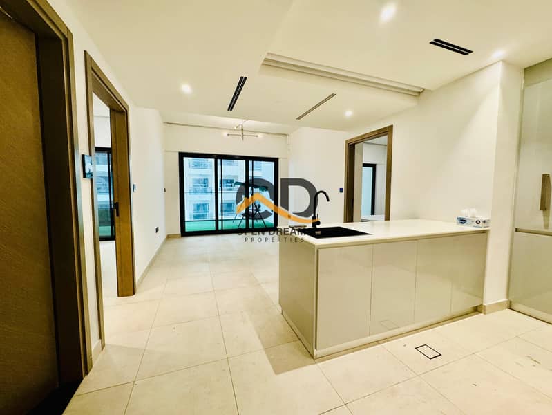 Modern 2BR Smart Home | Pool View | 1/4 Cheques |