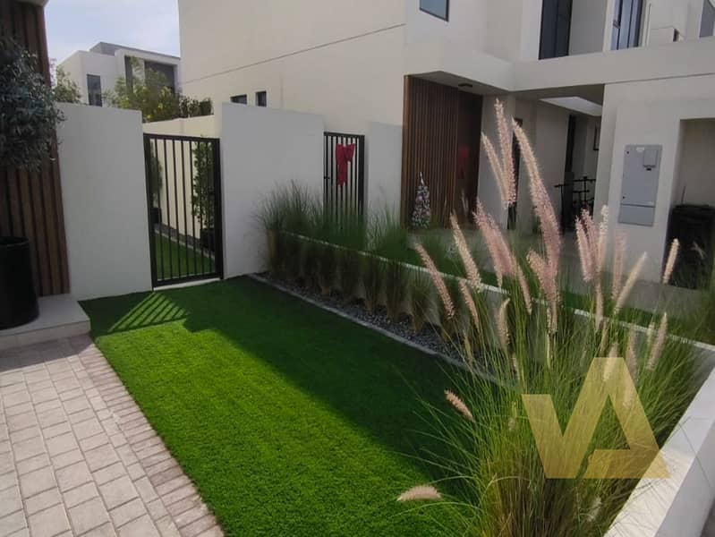 Gorgeous 4 BHK | Private Garden | Well Maintained