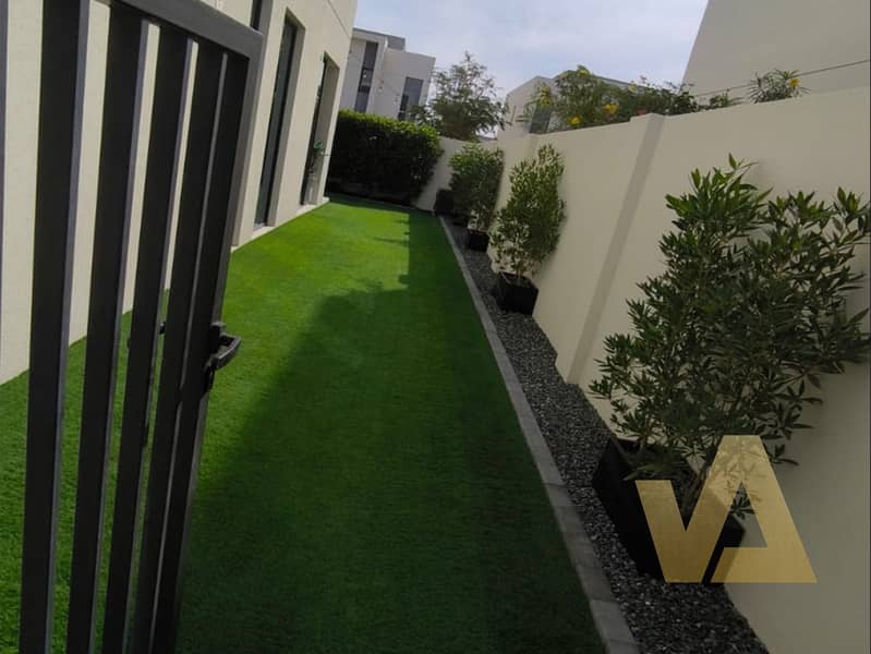 Gorgeous 4 BHK | Private Garden | Well Maintained