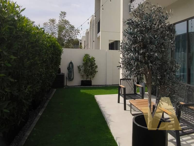 Gorgeous 4 BHK | Private Garden | Well Maintained - Image 6