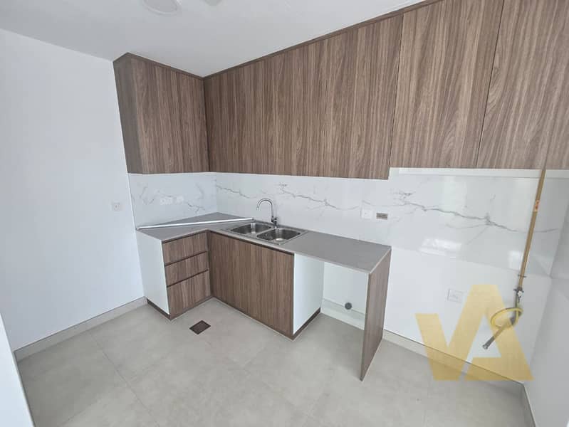 Gorgeous 4 BHK | Private Garden | Well Maintained - Image 9