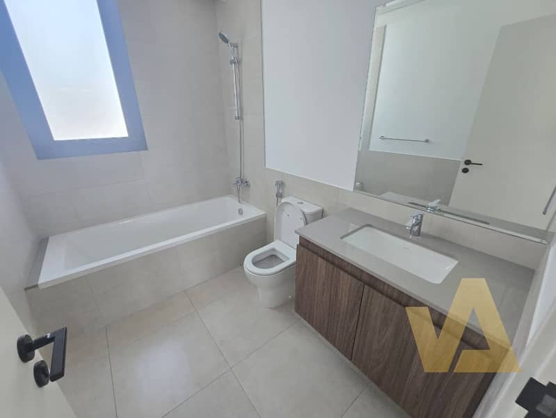 Gorgeous 4 BHK | Private Garden | Well Maintained - Image 10