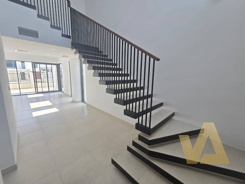 Gorgeous 4 BHK | Private Garden | Well Maintained - Image 11