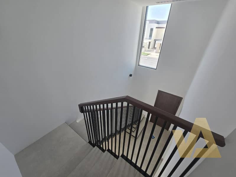 Gorgeous 4 BHK | Private Garden | Well Maintained - Image 12