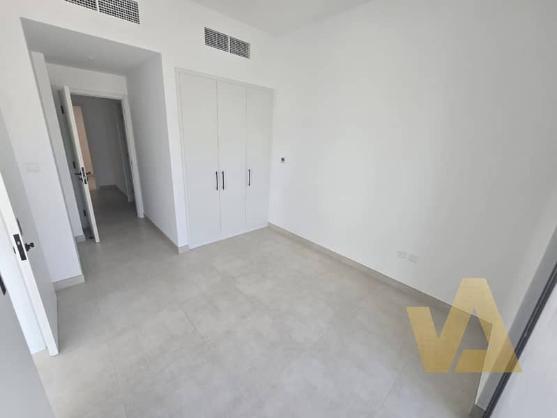 Gorgeous 4 BHK | Private Garden | Well Maintained - Image 14