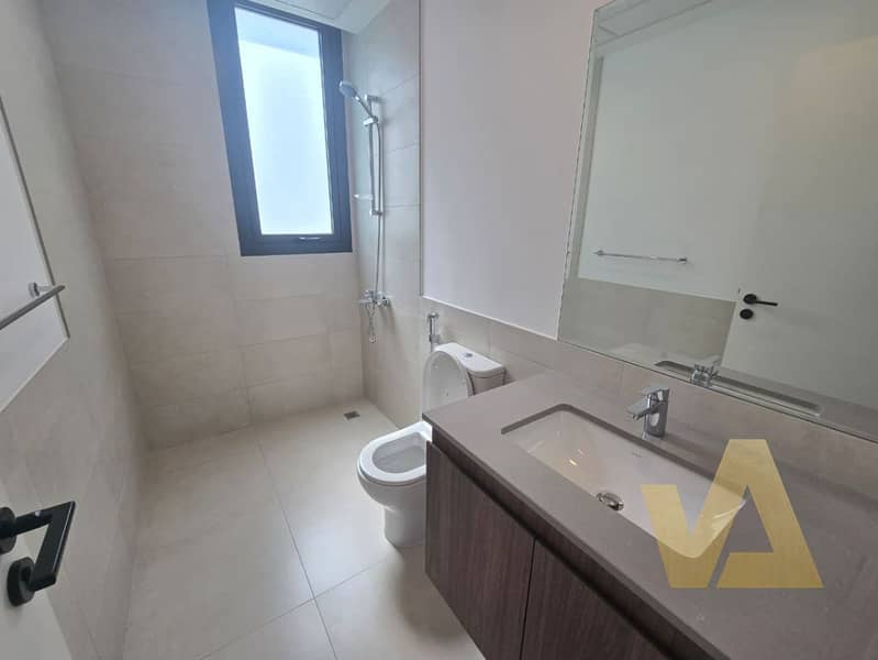 Gorgeous 4 BHK | Private Garden | Well Maintained - Image 25