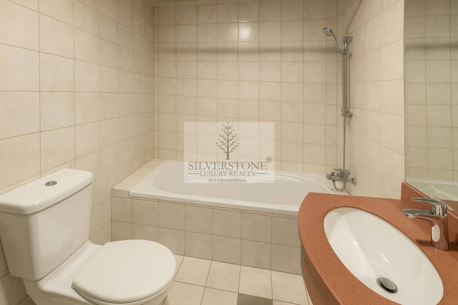 Spacious | Furnished | High Floor Lake View - Image 12