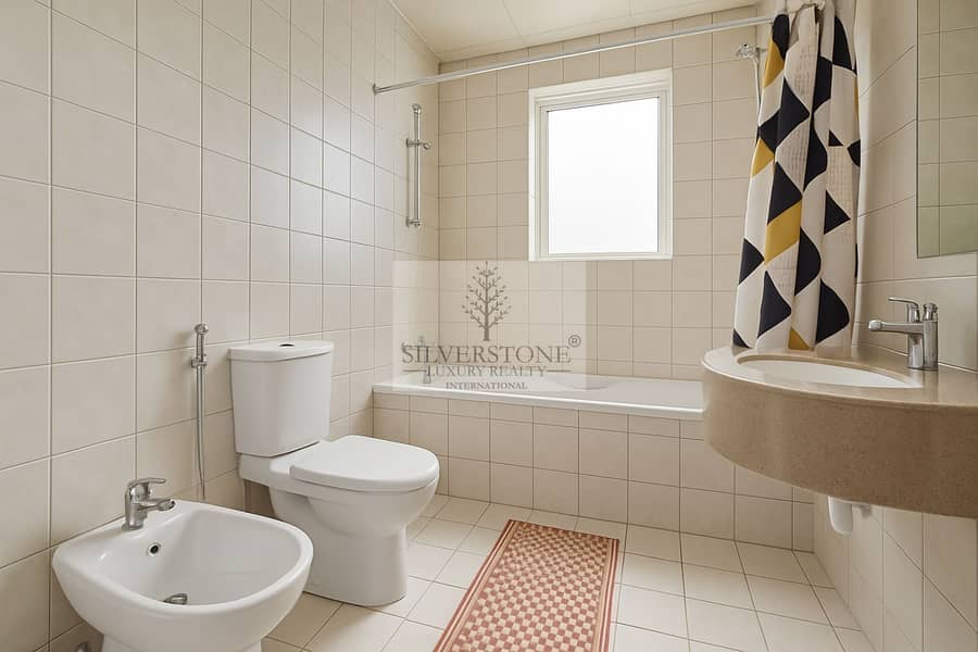 Spacious | Furnished | High Floor Lake View - Image 13