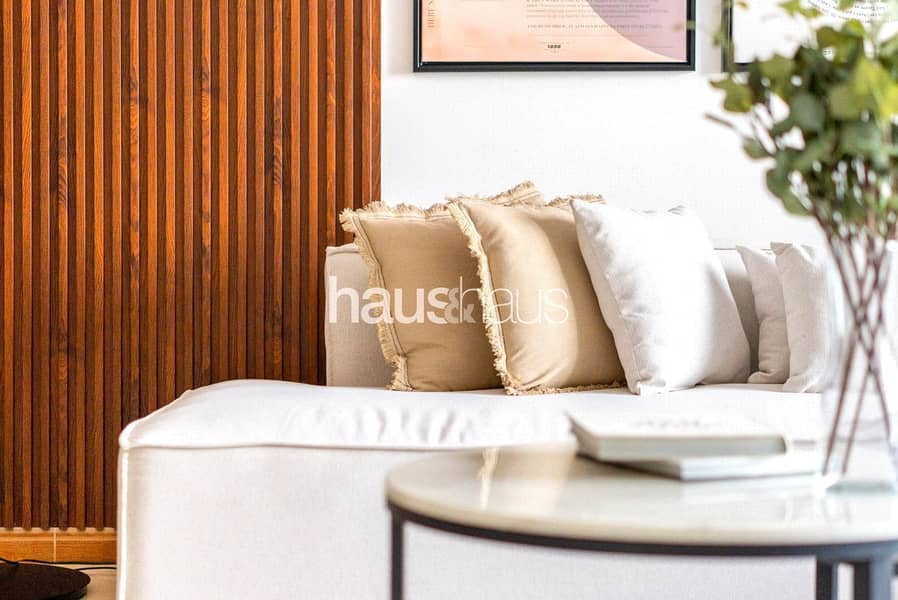 Vacant! | Upgraded | Ideal Location - Image 6