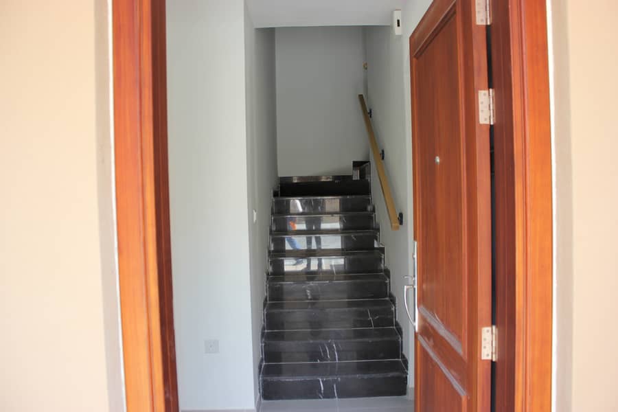 VACANT ON TRANSFER | SINGLE ROW | CORNER UNIT - Image 16