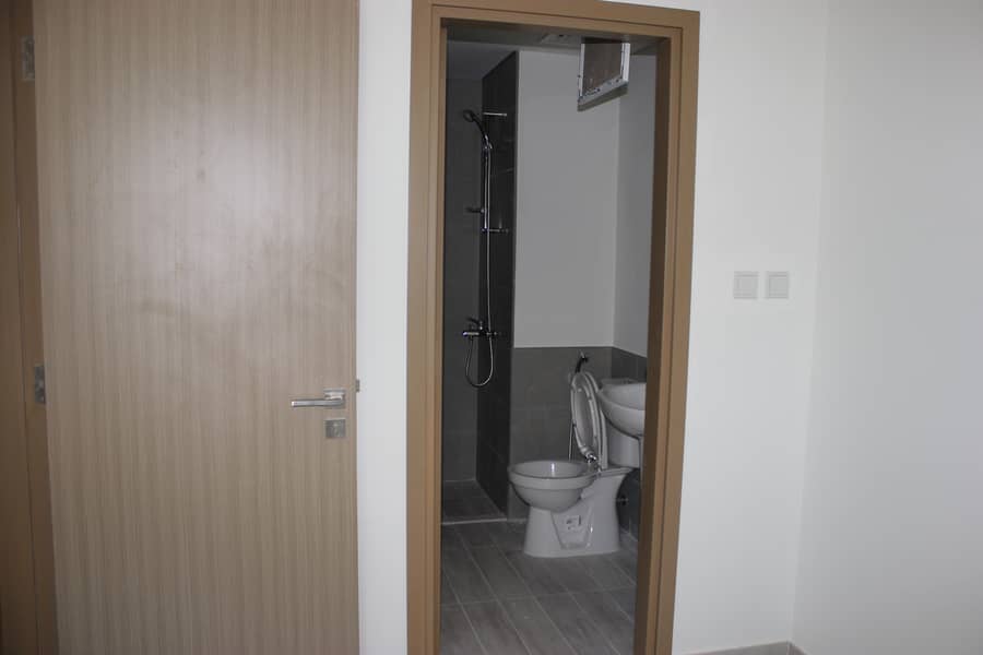 VACANT ON TRANSFER | SINGLE ROW | CORNER UNIT - Image 18