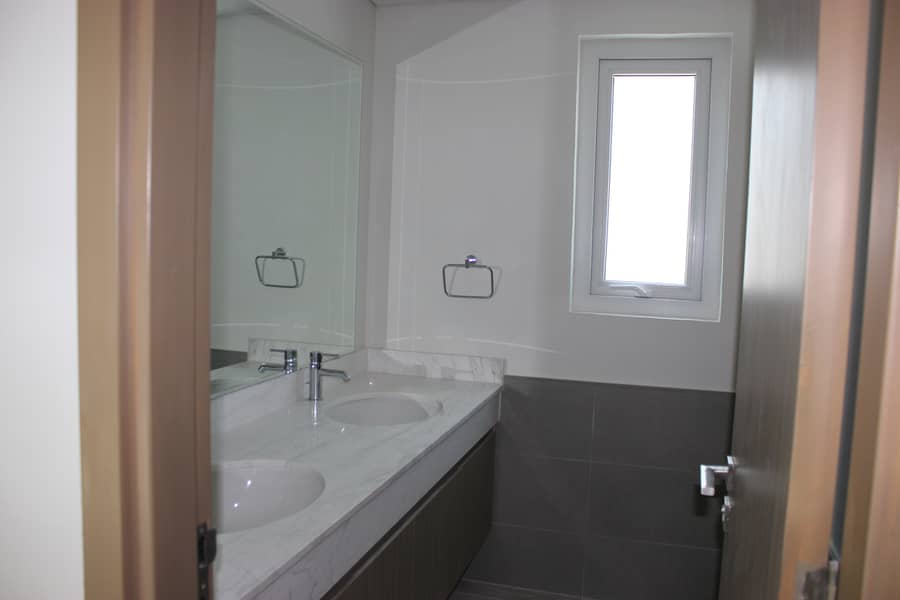 VACANT ON TRANSFER | SINGLE ROW | CORNER UNIT - Image 26